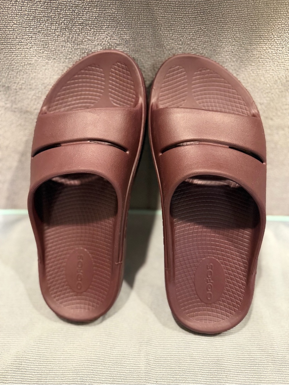 OOFOS Men's Slide Sandals in Maroon Brown